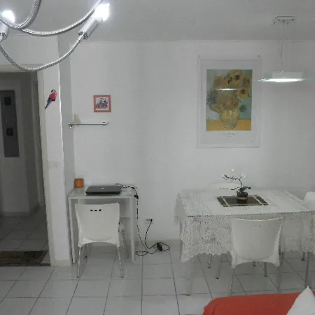 Na Beira Mar De Pajucara - Edifico Neo 2- Apartamento Com 02 Quartos - Possui Varanda- Vista Lateral Do Mar- Avenida Doutor Antonio Gouveia 1081- Consumo Eletrico E Pago No Ckeck-Out 1Kwh E 1,35 Reias -Tem Tela De Protecao- Maceió Exterior foto